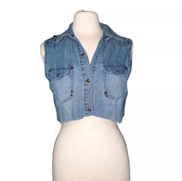 Denim Co 10 Sleeveless Distressed Jean Vest Jacket Light Blue Wash Studd… - Picture 1 of 3